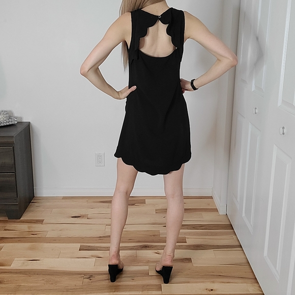 Monteau scallop base dress - Picture 3 of 11